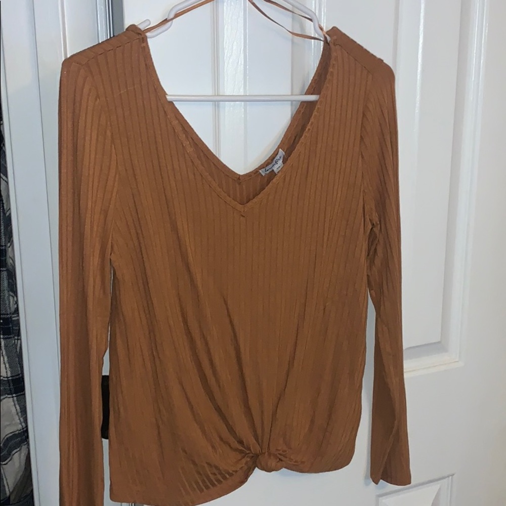 Thin knotted shirt